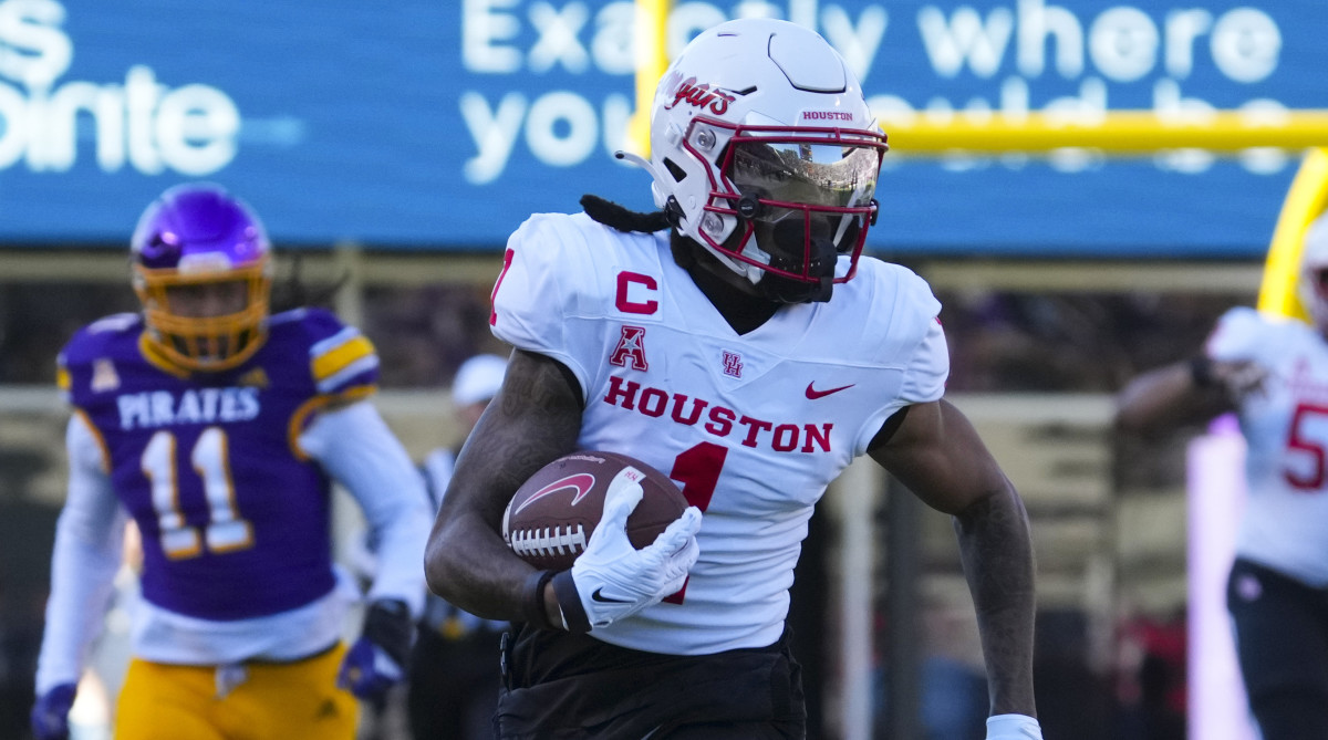 Houston’s Tank Dell runs against East Carolina.